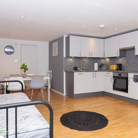 Cosy Ground Floor Apartment Лондон Экстерьер фото