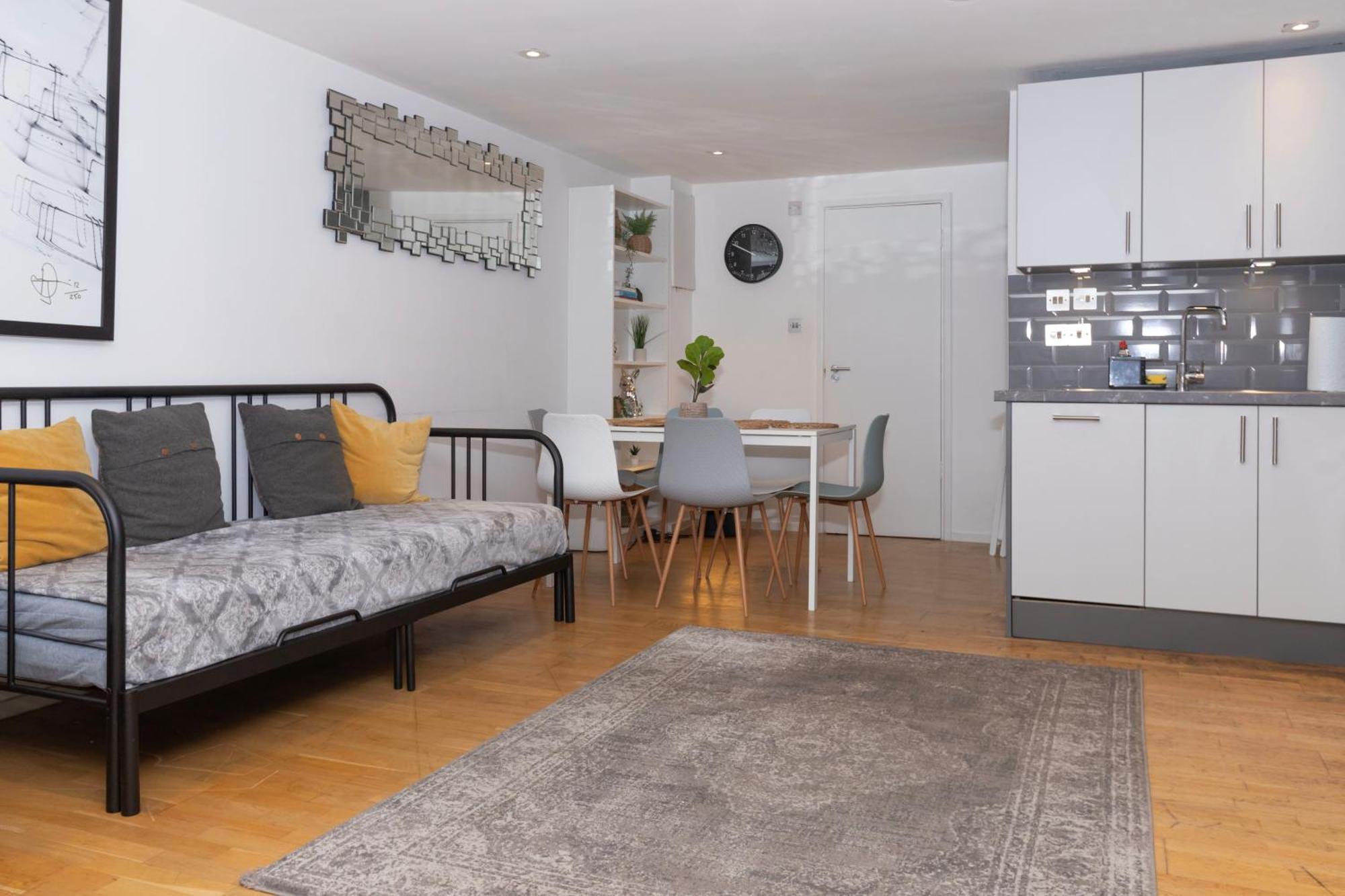 Cosy Ground Floor Apartment Лондон Экстерьер фото